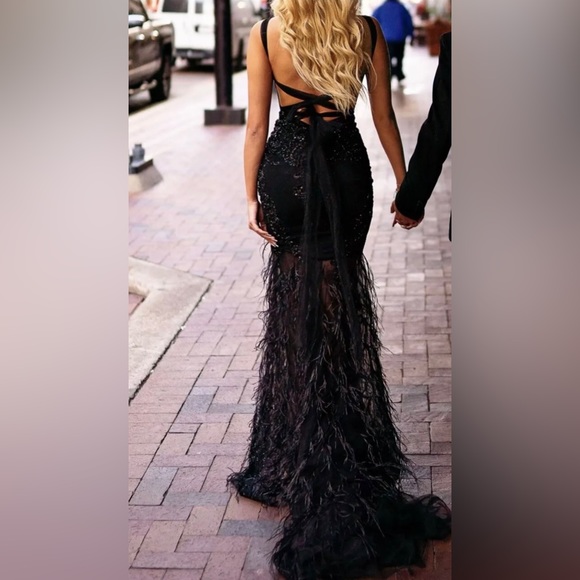 Prom dress - Picture 2 of 5